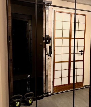 Fitnessecke mit Zugturm